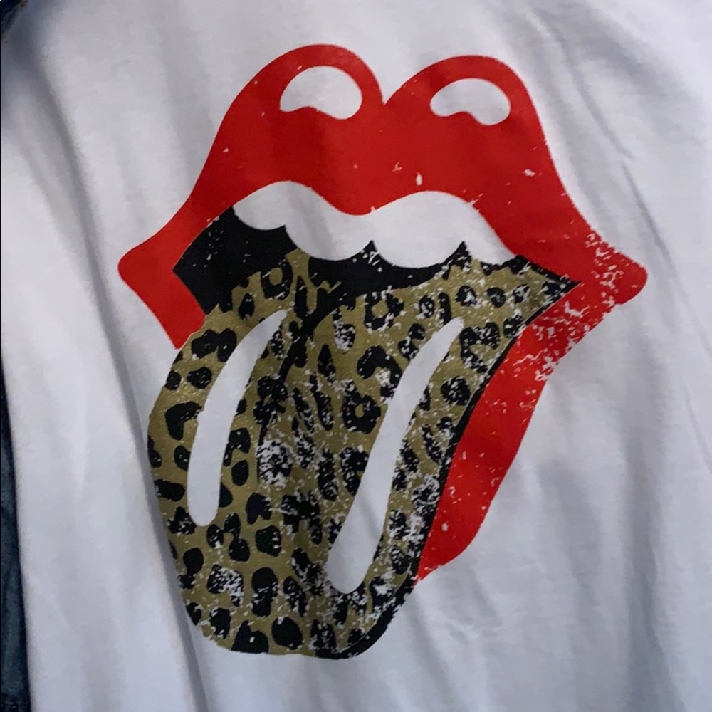 Leopard Kiss Graphic Tee - Picture 2 of 2
